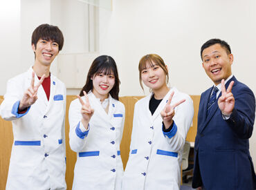全国で働く講師は1万1000人以上で約85％が現役大学生！
卒業する講師には感謝の気持ちを込めて、各教室で卒業式を実施しています